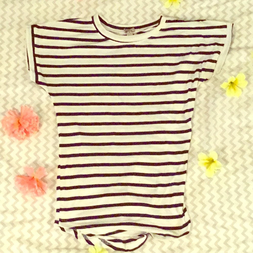 Navy blue and white striped tee.